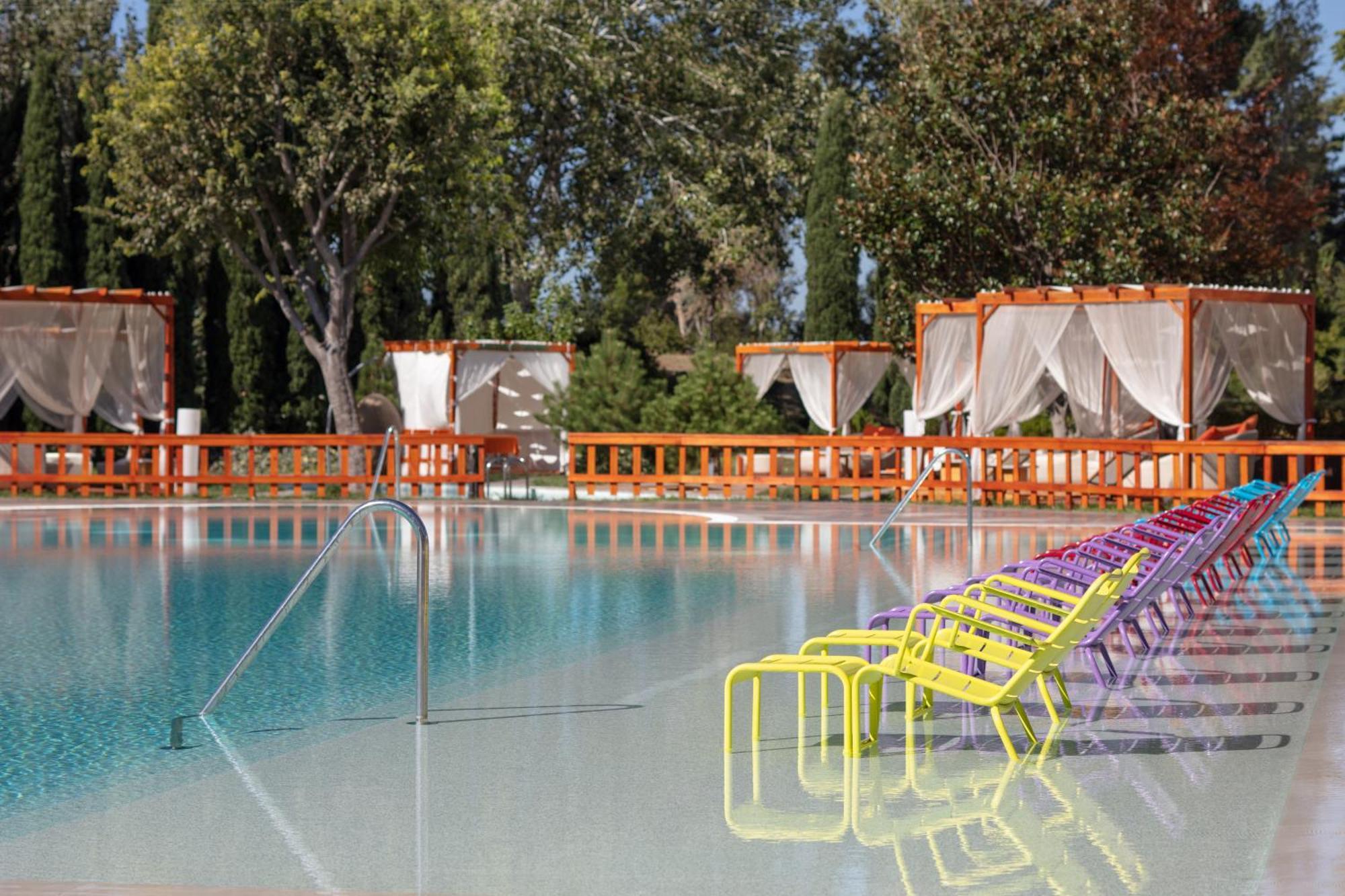 Sheraton Istanbul Atakoy Hotel Exteriér fotografie The pool at the hotel