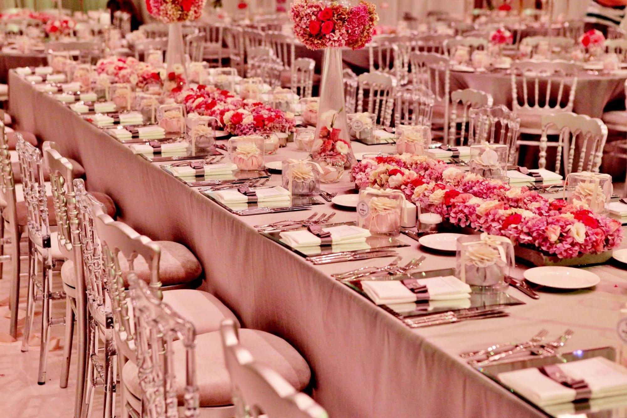 Sheraton Istanbul Atakoy Hotel Exteriér fotografie A table set for a formal dinner