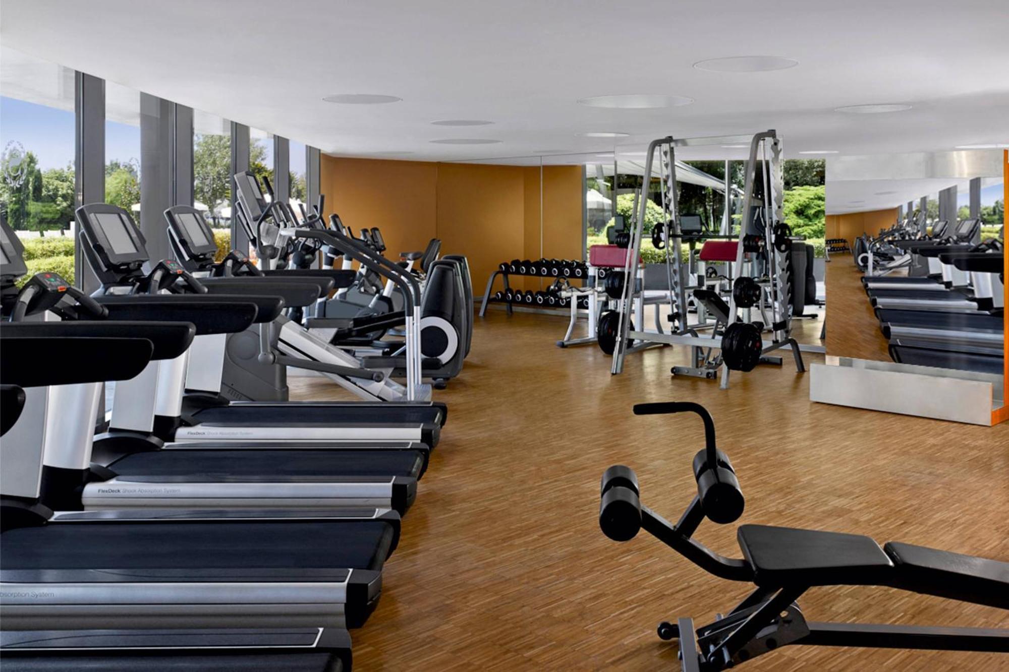 Sheraton Istanbul Atakoy Hotel Exteriér fotografie The gym at the Westin