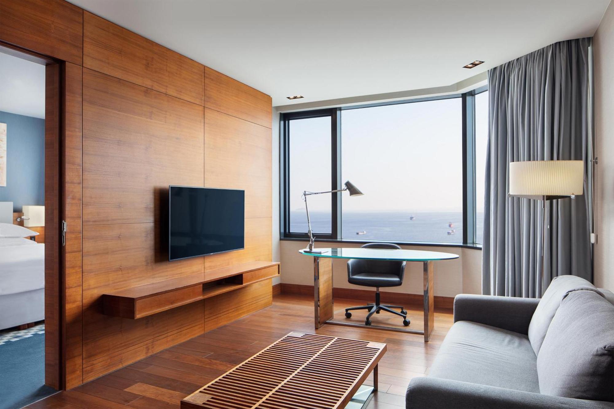 Sheraton Istanbul Atakoy Hotel Exteriér fotografie A suite at the hotel