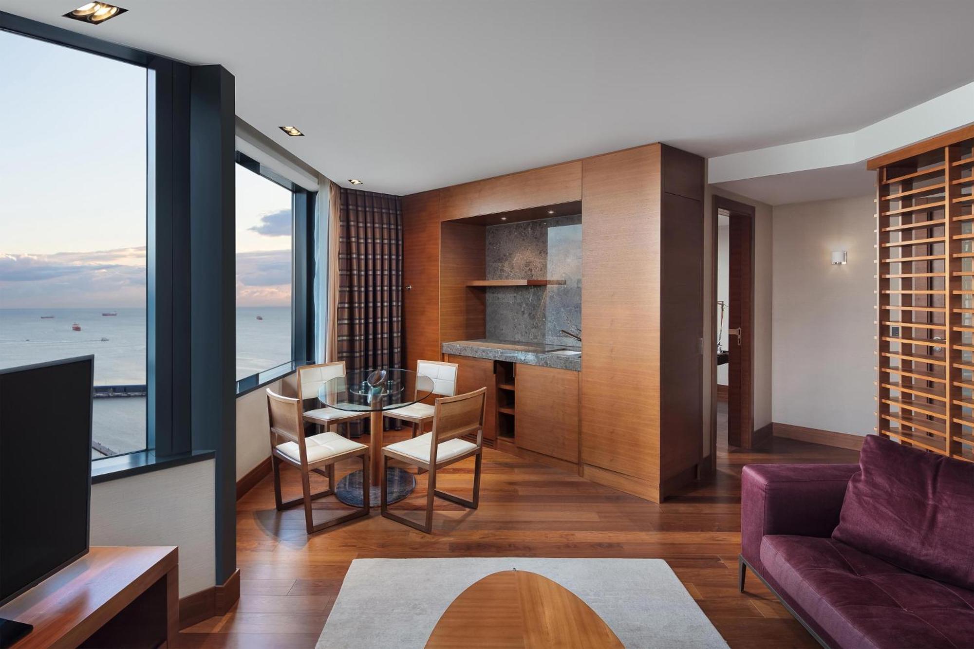 Sheraton Istanbul Atakoy Hotel Exteriér fotografie A suite at the hotel