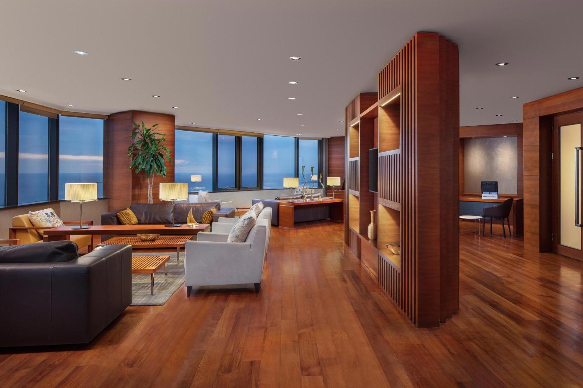 Sheraton Istanbul Atakoy Hotel Exteriér fotografie The interior of the club