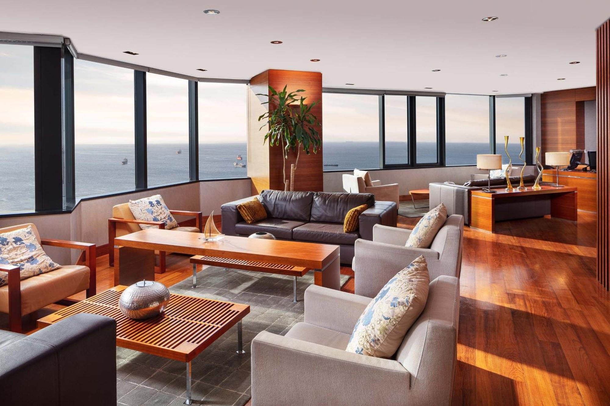 Sheraton Istanbul Atakoy Hotel Exteriér fotografie The interior of the club