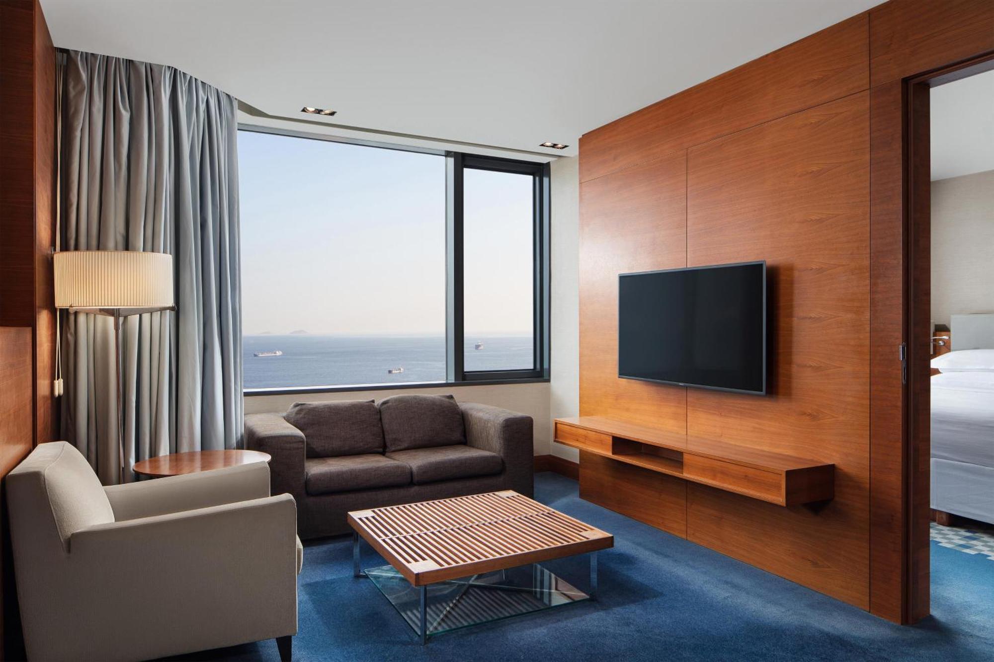 Sheraton Istanbul Atakoy Hotel Exteriér fotografie A suite at the hotel