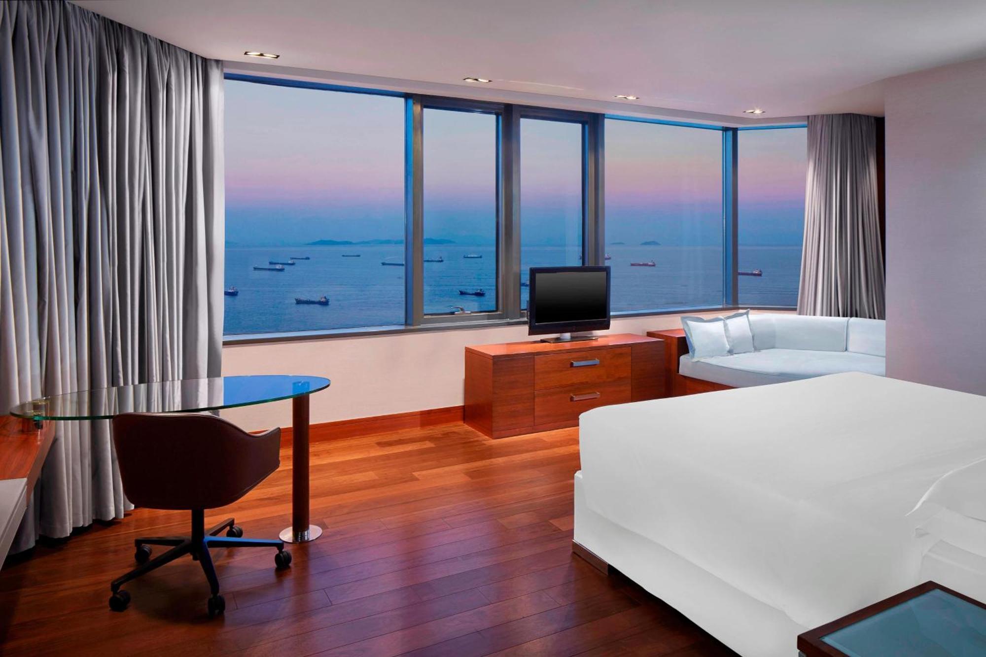 Sheraton Istanbul Atakoy Hotel Exteriér fotografie A room at the Westin
